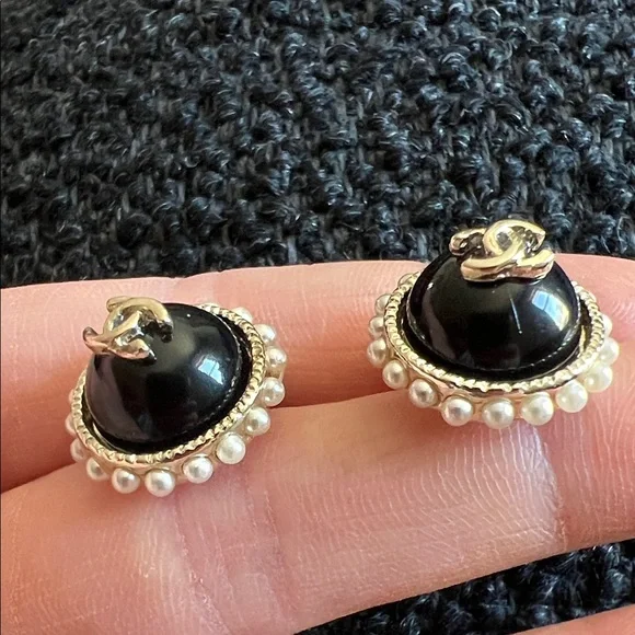 CHANEL Black and Silver Stud Earrings - Picture 4 of 8